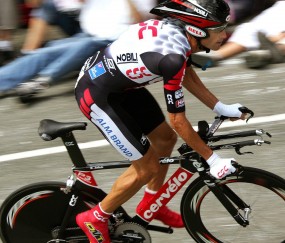 开云体育在线-猛龙铁血阵锁死灰熊，拉文50分神迹照亮芝加哥夜空