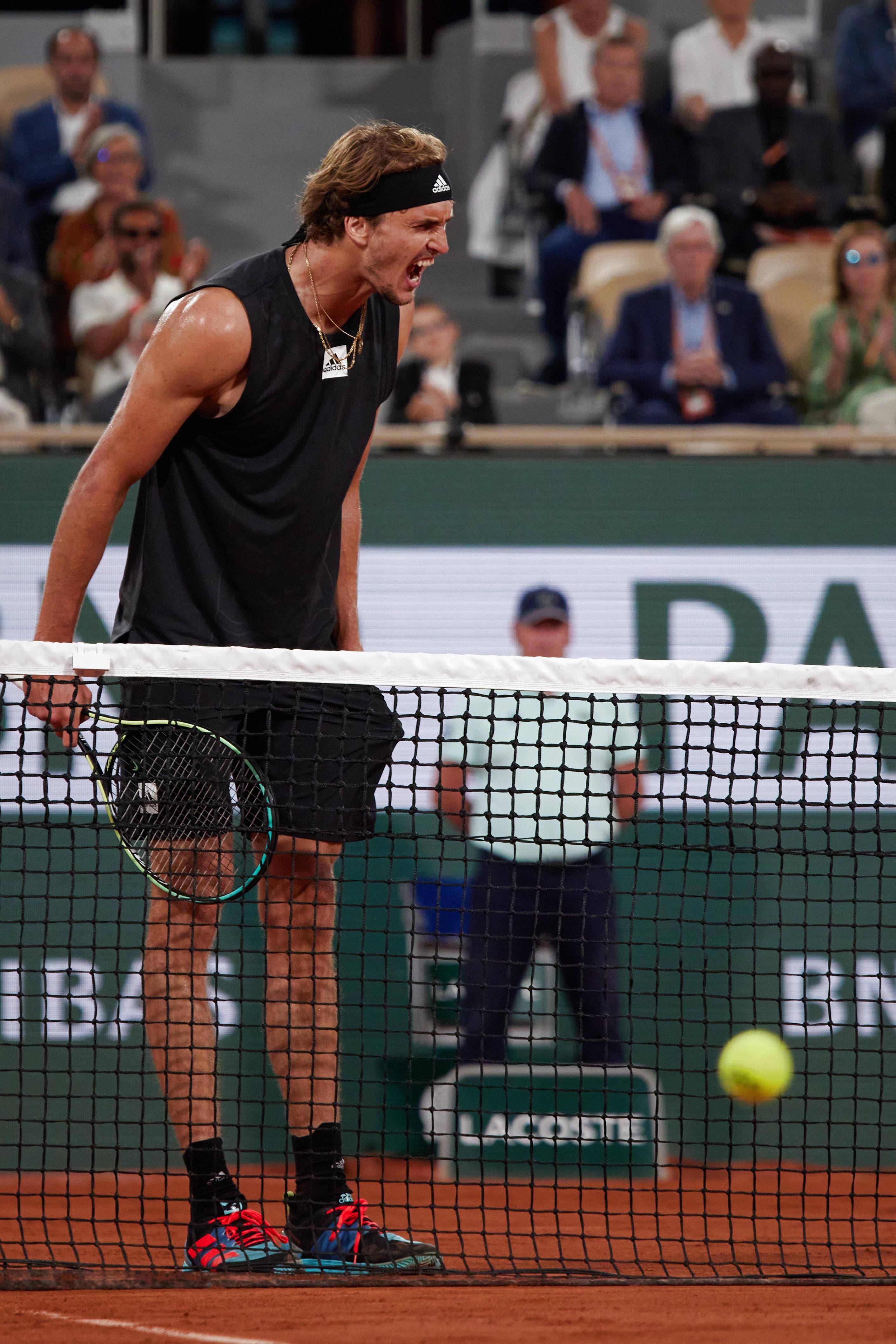 澳大利亚网球队鏖战日本网球队，兹维列夫制霸全场