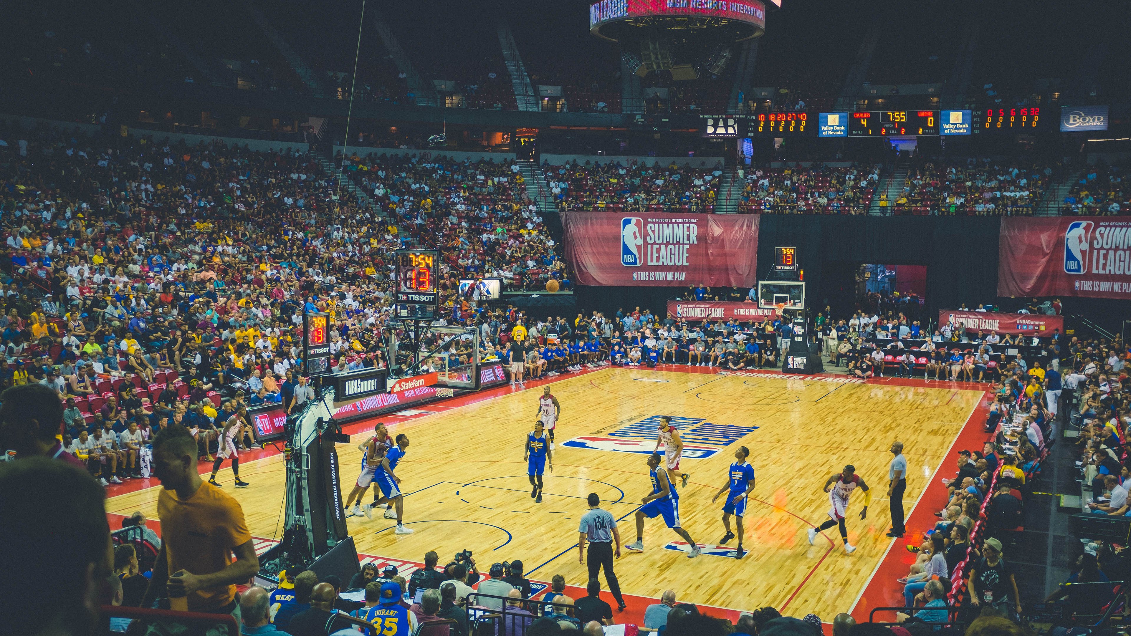 德罗赞化身关键先生，上海队单节狂飙击溃凯尔特人